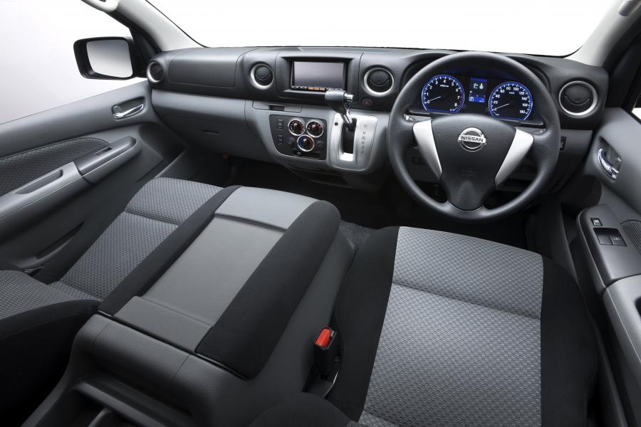 Nissan NV350 2011 года  (фото 2 из 5)